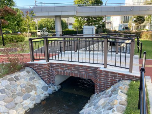 長野駅東口広場レンガ