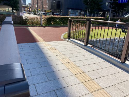 長野駅東口広場レンガ