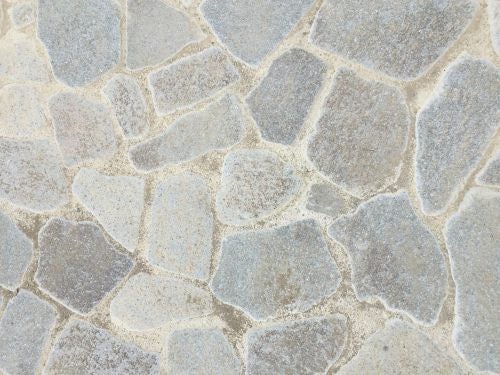 長野駅東口公園の鉄平石スリ