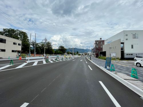 松本城周辺の白御影石の縁石