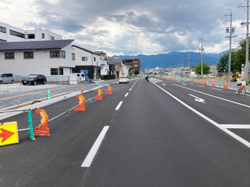 松本城周辺の白御影石の縁石