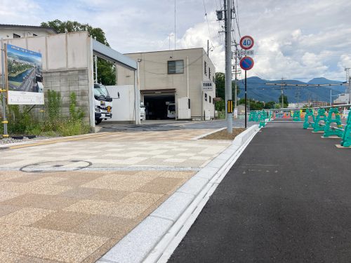 松本城周辺の白御影石の縁石