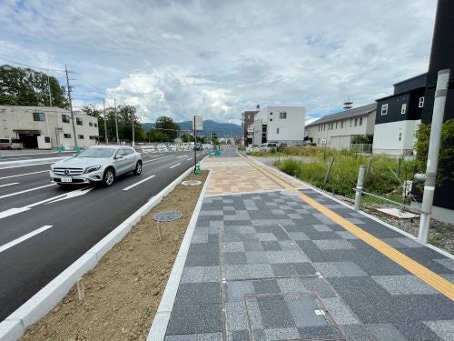 松本城周辺の白御影石の縁石