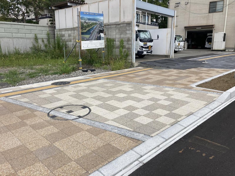 松本城周辺の白御影石の縁石