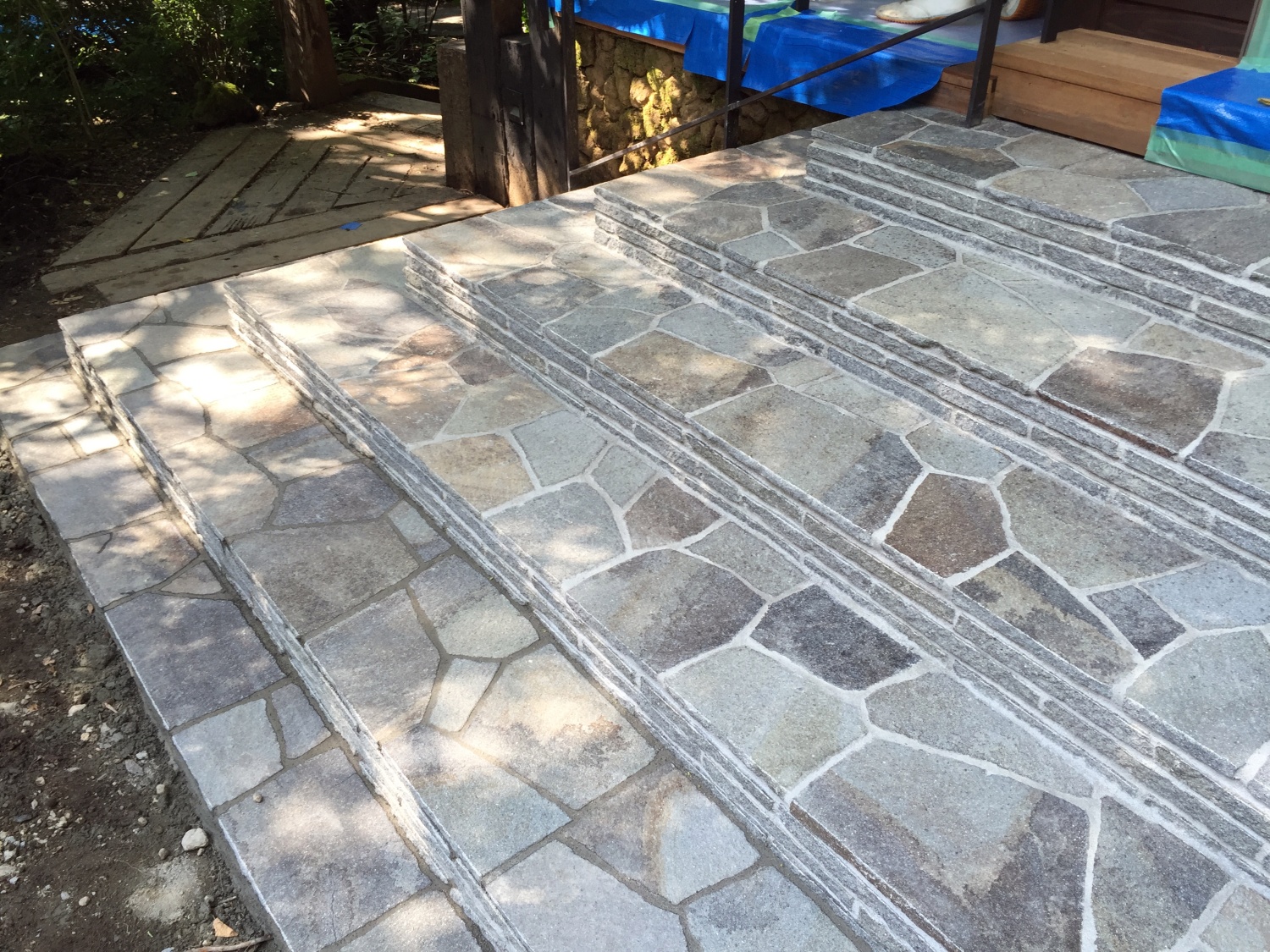 軽井沢の鉄平石で施工した階段