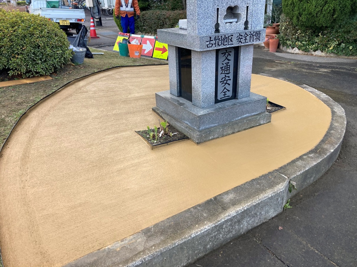 長野市古牧地区の交通安全祈願碑の周りに施工した土系舗装タフコートRS