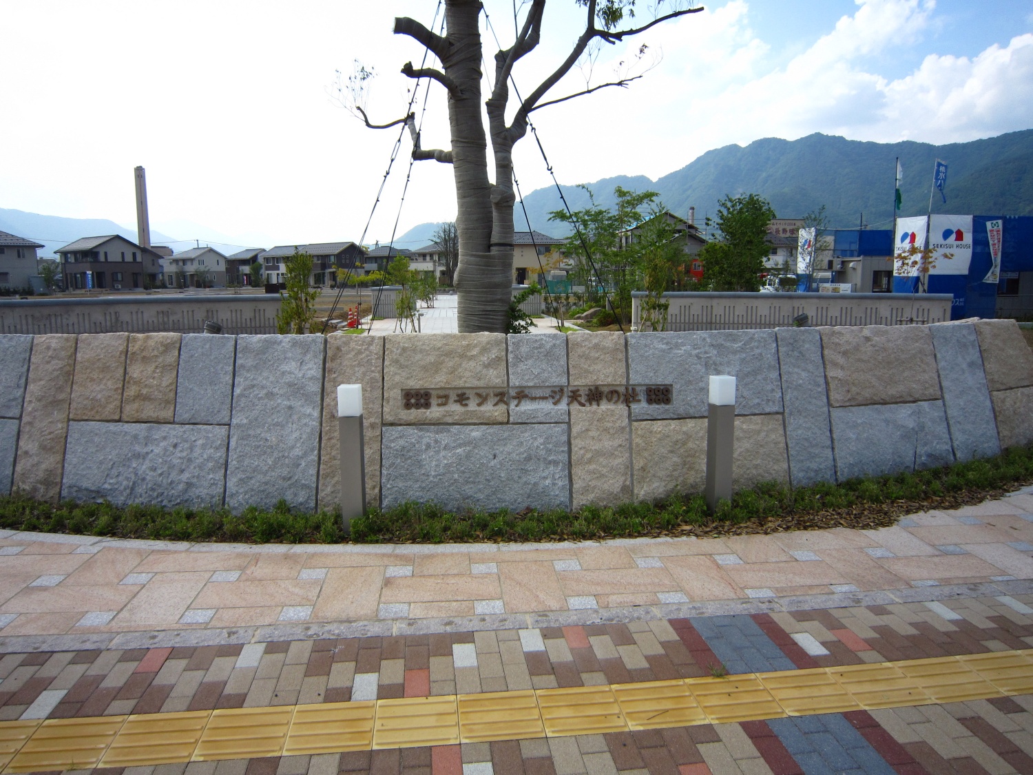 長野県上田市のコモンステージ天神の杜の石工事