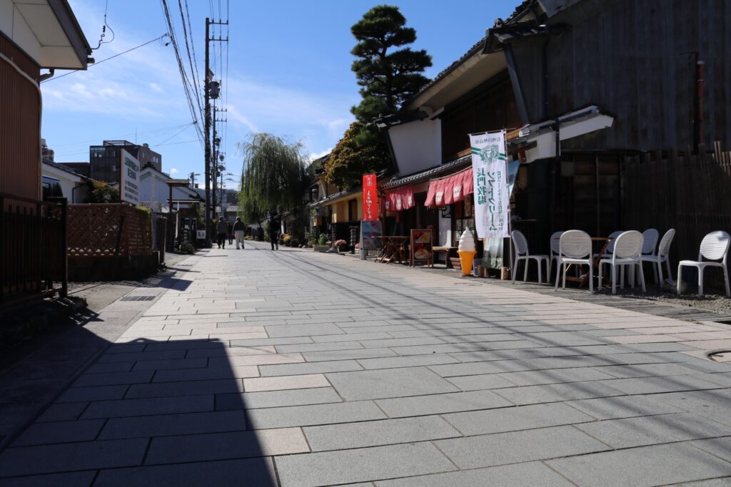 旧北国街道上田市柳町紺屋町線の御影石の石畳