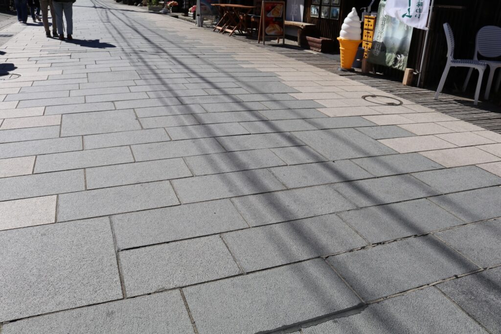 旧北国街道上田市柳町紺屋町線の御影石の石畳