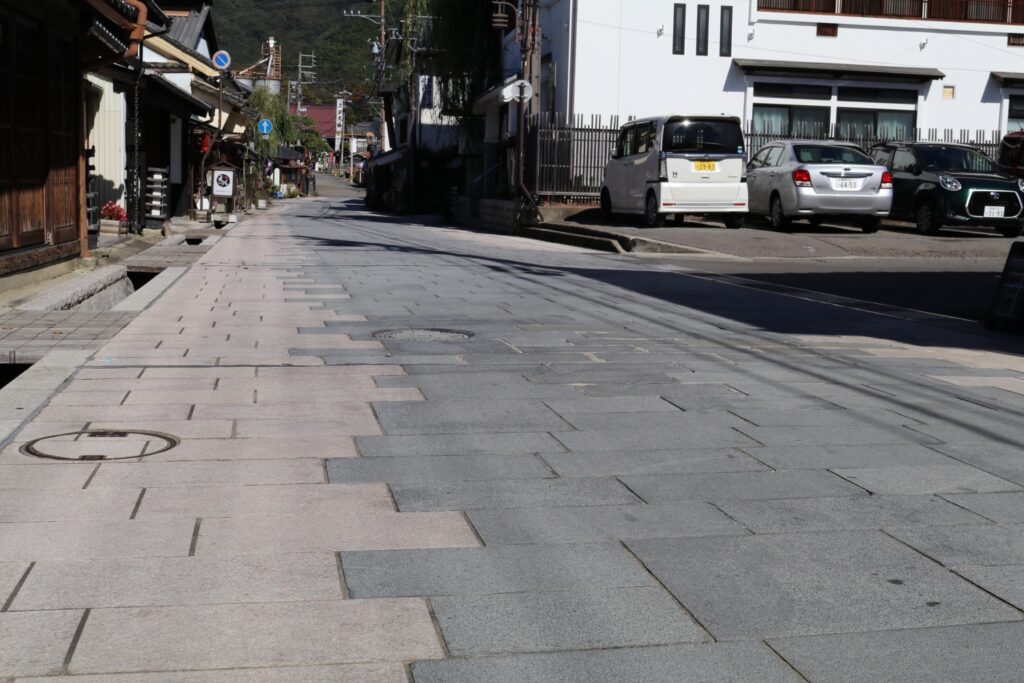旧北国街道上田市柳町紺屋町線の御影石の石畳