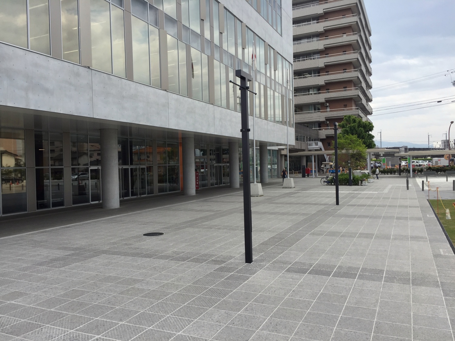 長野県長野市の長野市役所第一庁舎の石張り