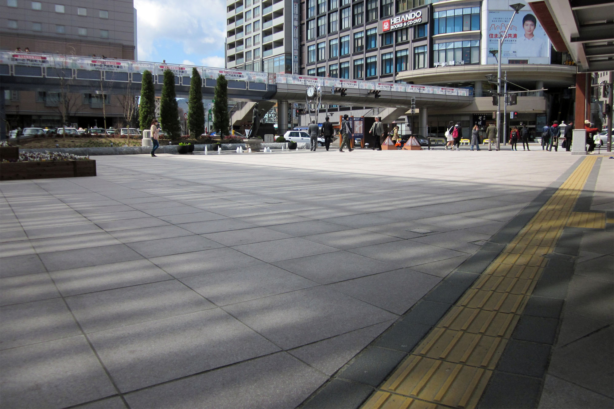 JR長野駅善光寺口駅前広場（長野市）