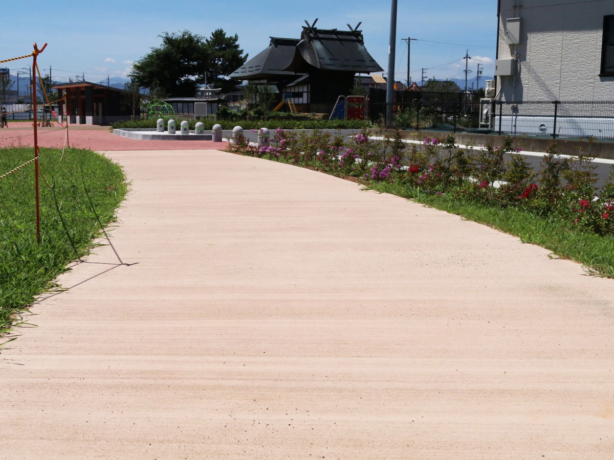 長野県長野市南向公園に施工された、耐久性土系舗装タフコートRS