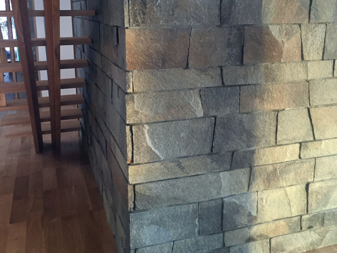 鉄平石の方形を使った民間建築