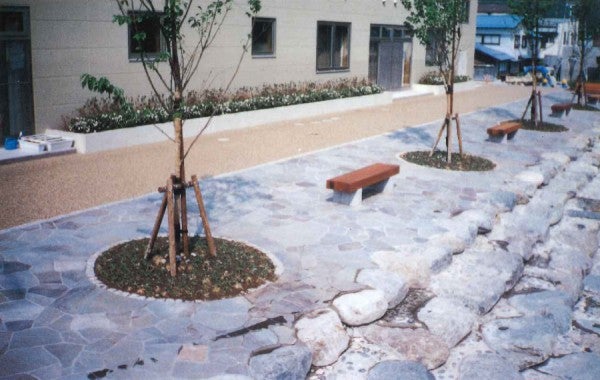 白馬村の鉄平石乱張り