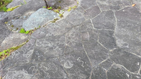 白馬村の鉄平石乱張り