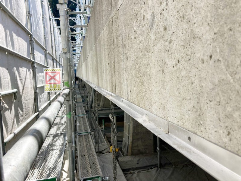 久米路橋鉄平石修復作業中(乱張り)の写真