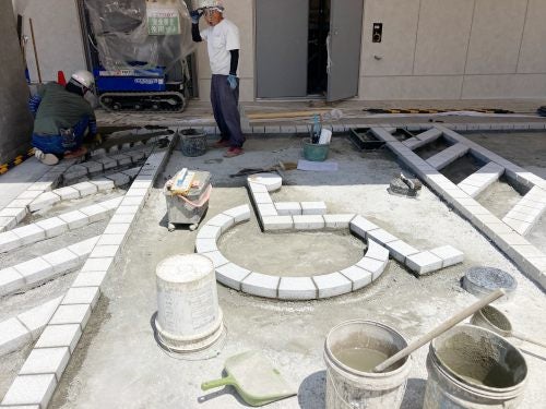 御影石の国際シンボルマーク(車いすマーク)