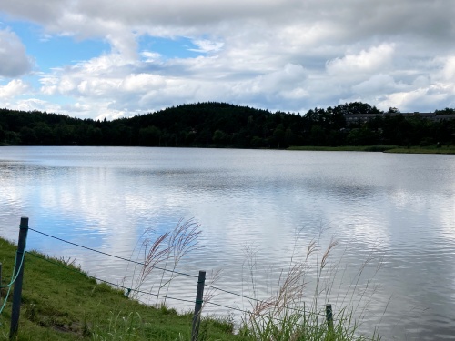 長野県蓼科山の女神湖の湖畔にある鍵引石