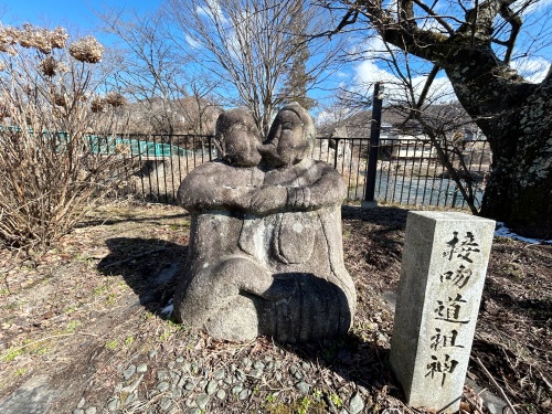 接吻道祖神　長野県安曇野市