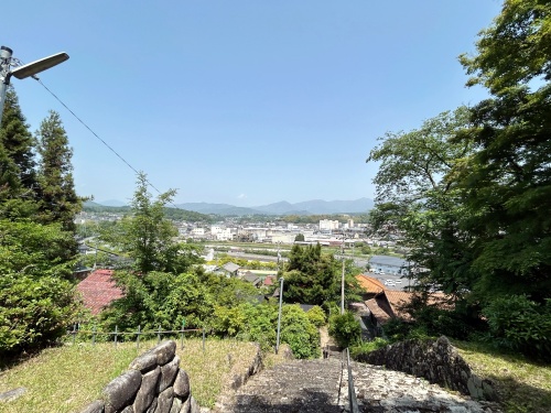 中津川市「こども未来館」横にある夫婦岩神社
