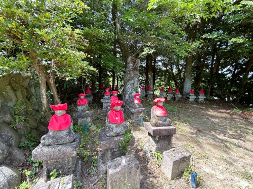 中津川市「こども未来館」横にある夫婦岩神社
