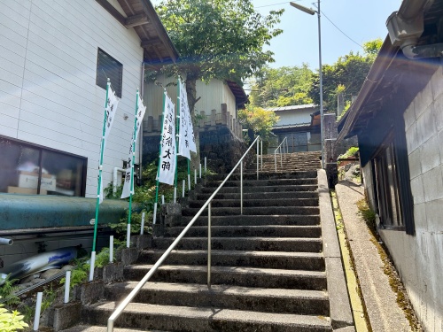 中津川市「こども未来館」横にある夫婦岩神社