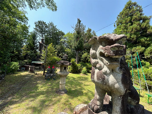 中津川市「こども未来館」横にある夫婦岩神社