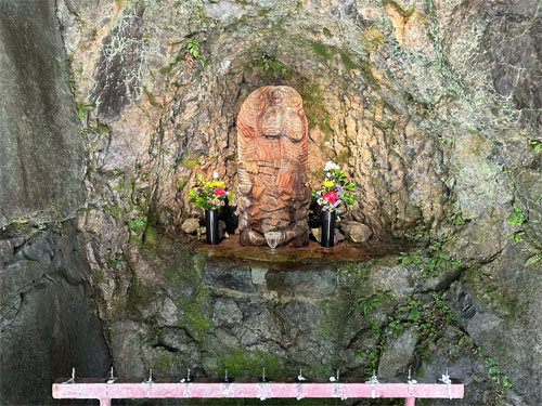 両面宿難の里に輝く石の王冠