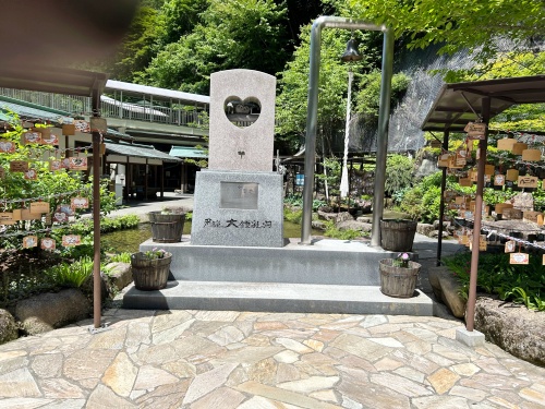 両面宿難の里に輝く石の王冠