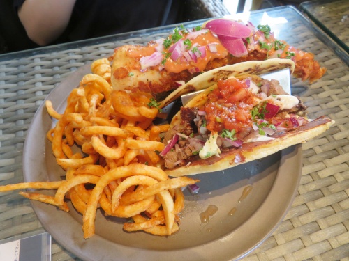 ブルーエントランスキッチン沖縄タコス