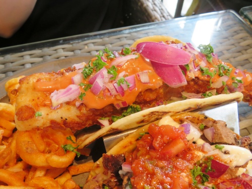 ブルーエントランスキッチン沖縄タコス