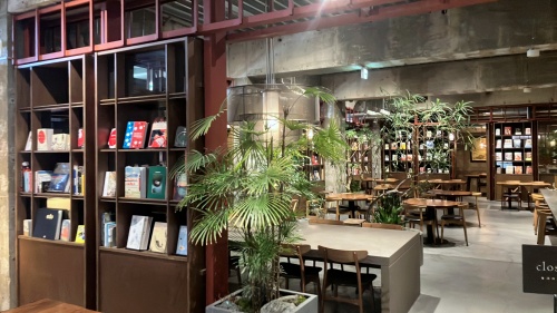 松本市の浅間温泉にあるBook store "松本本箱"