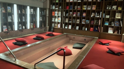 松本市の浅間温泉にあるBook store "松本本箱"