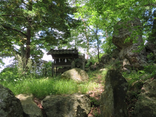 長野県中野市高遠古墳にある高井舟着神社と舟繋ぎ石