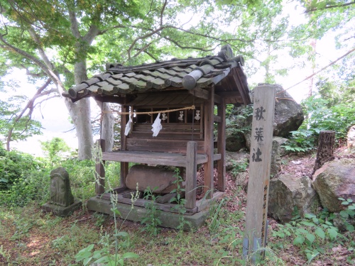 長野県中野市高遠古墳にある高井舟着神社と舟繋ぎ石