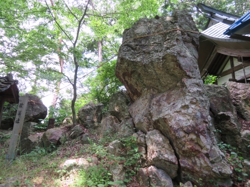 長野県中野市高遠古墳にある高井舟着神社と舟繋ぎ石