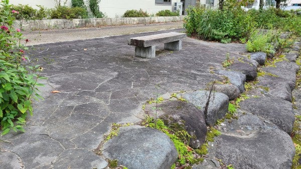 白馬村の鉄平石乱張り