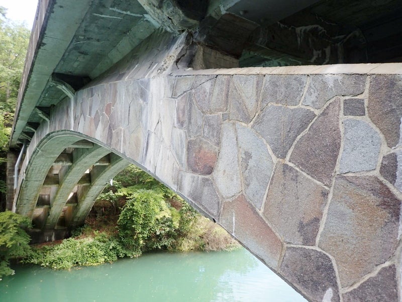 久米路橋鉄平石修復着工前の写真