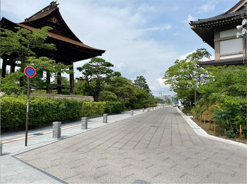 善光寺周辺の城山交差点石畳