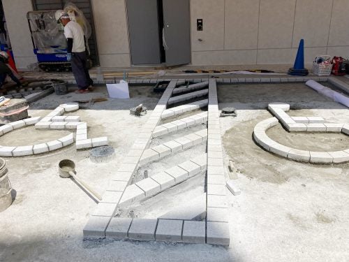 御影石の国際シンボルマーク(車いすマーク)