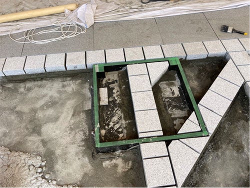 御影石の国際シンボルマーク(車いすマーク)