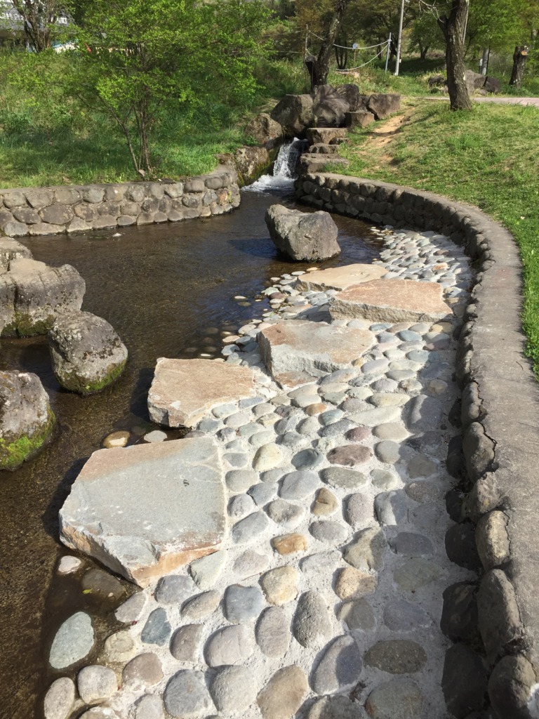 鉄平石の飛び石