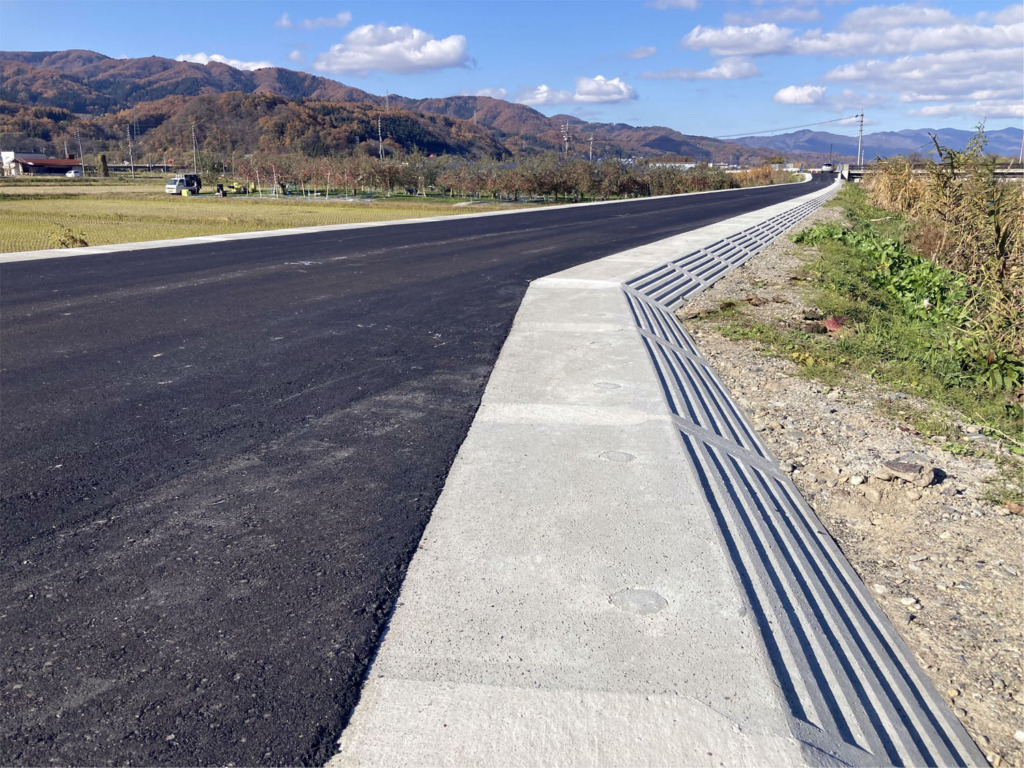 法肩ブロック(河川護岸法肩保護)