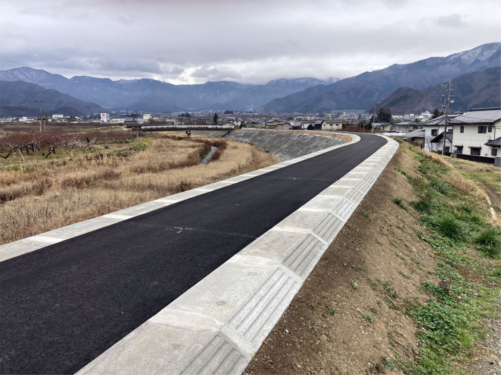 法肩ブロック（河川護岸法肩保護）