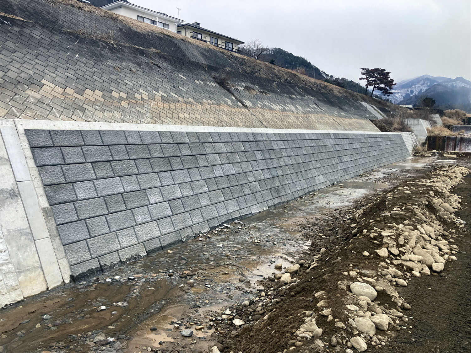 裏型枠付 省力化積みブロック「ekロック」のご紹介 裏型枠付 省力化積みブロック「ekロック」のご紹介