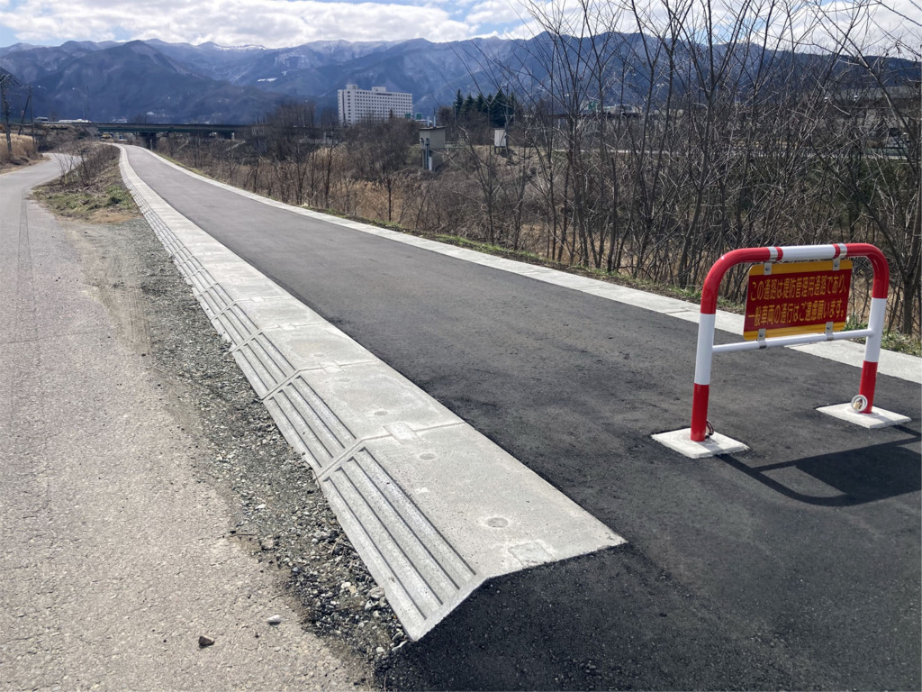 法肩ブロック(河川護岸法肩保護)