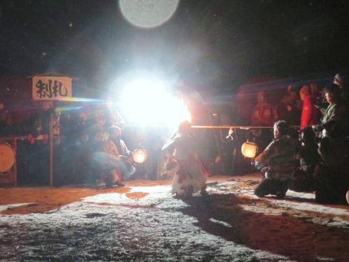 飯山市の冬の名物、雪まつりで行われる奈良澤大天狗の火祭り