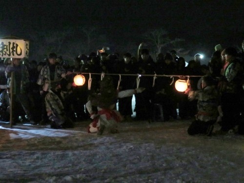 飯山市の冬の名物、雪まつりで行われる奈良澤大天狗の火祭り